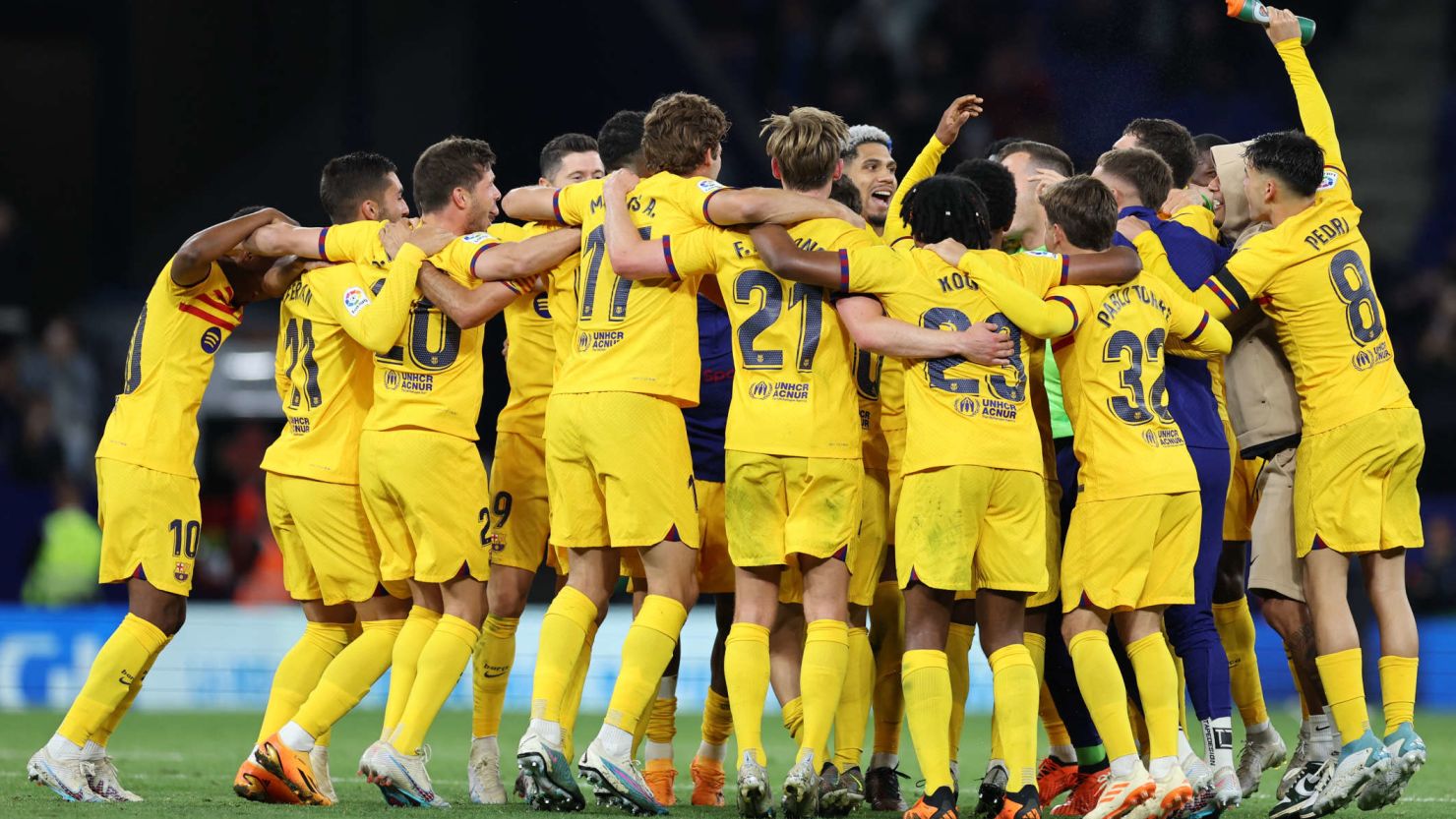 而王強則在 而王強則在